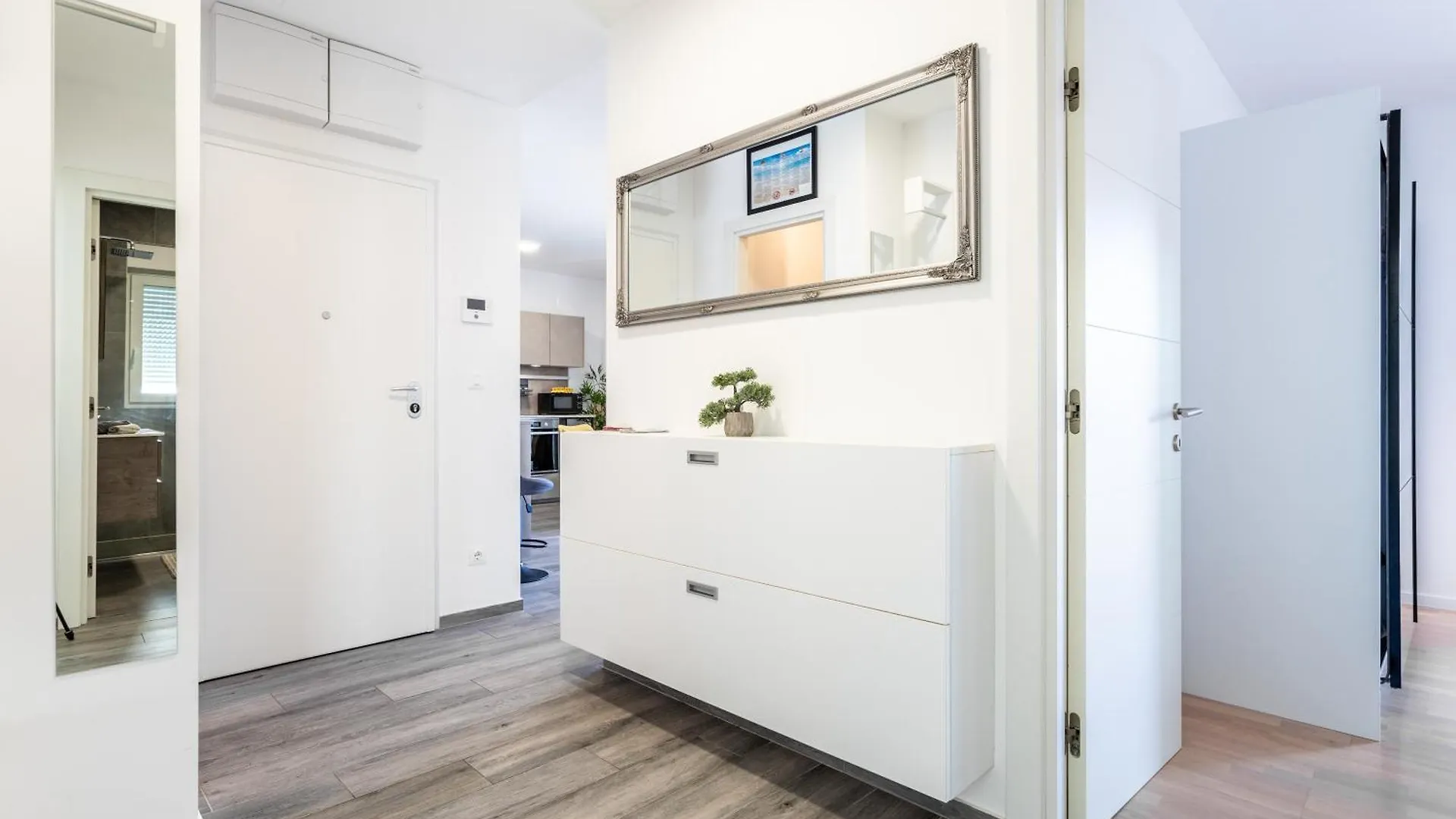 Luxury Penthouse Papic With Jacuzzi & The View Apartment Split 0*,