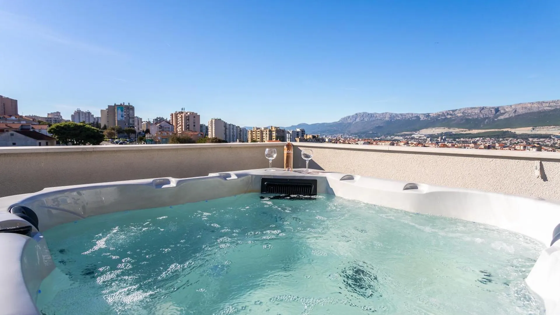 Luxury Penthouse Papic With Jacuzzi & The View Apartment Split