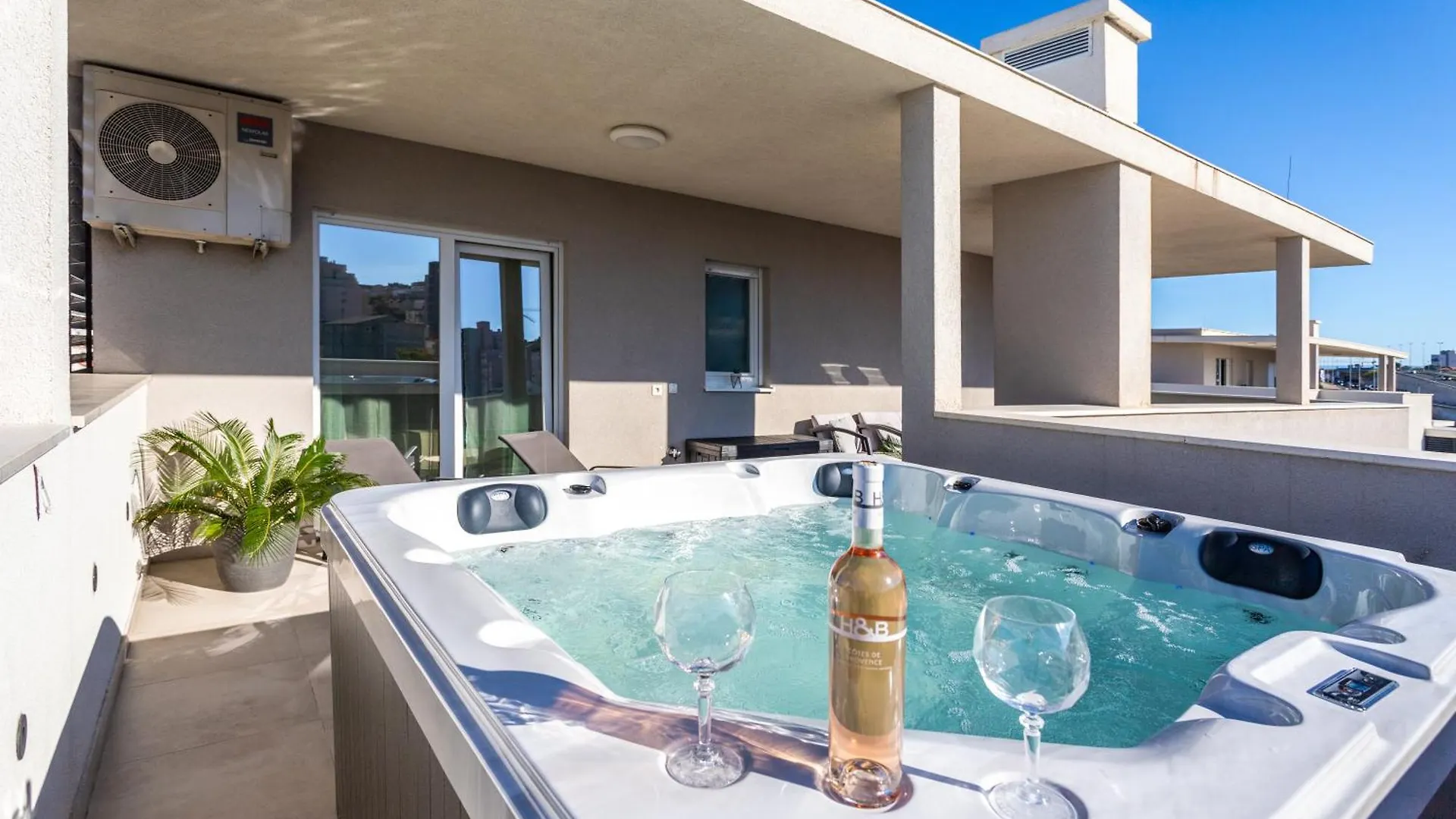 Luxury Penthouse Papic With Jacuzzi & The View Apartment Split