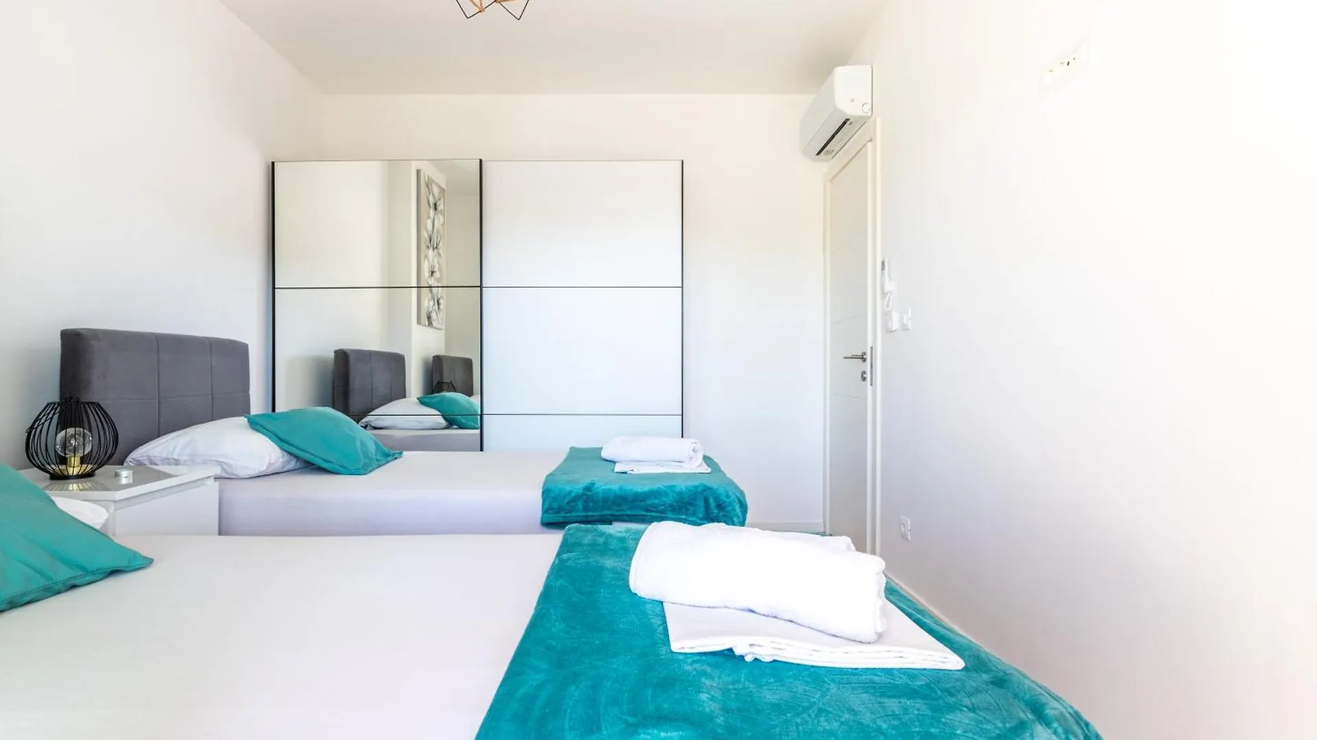 Luxury Penthouse Papic With Jacuzzi & The View Apartment Split