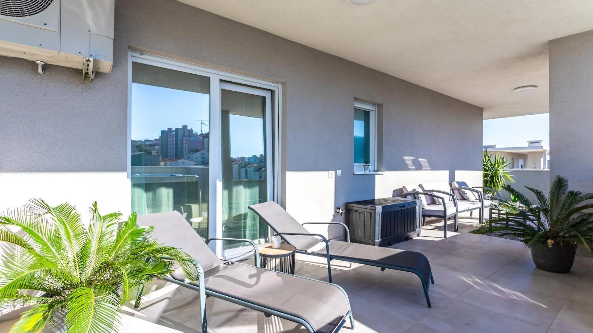 Luxury Penthouse Papic With Jacuzzi & The View Apartment Split