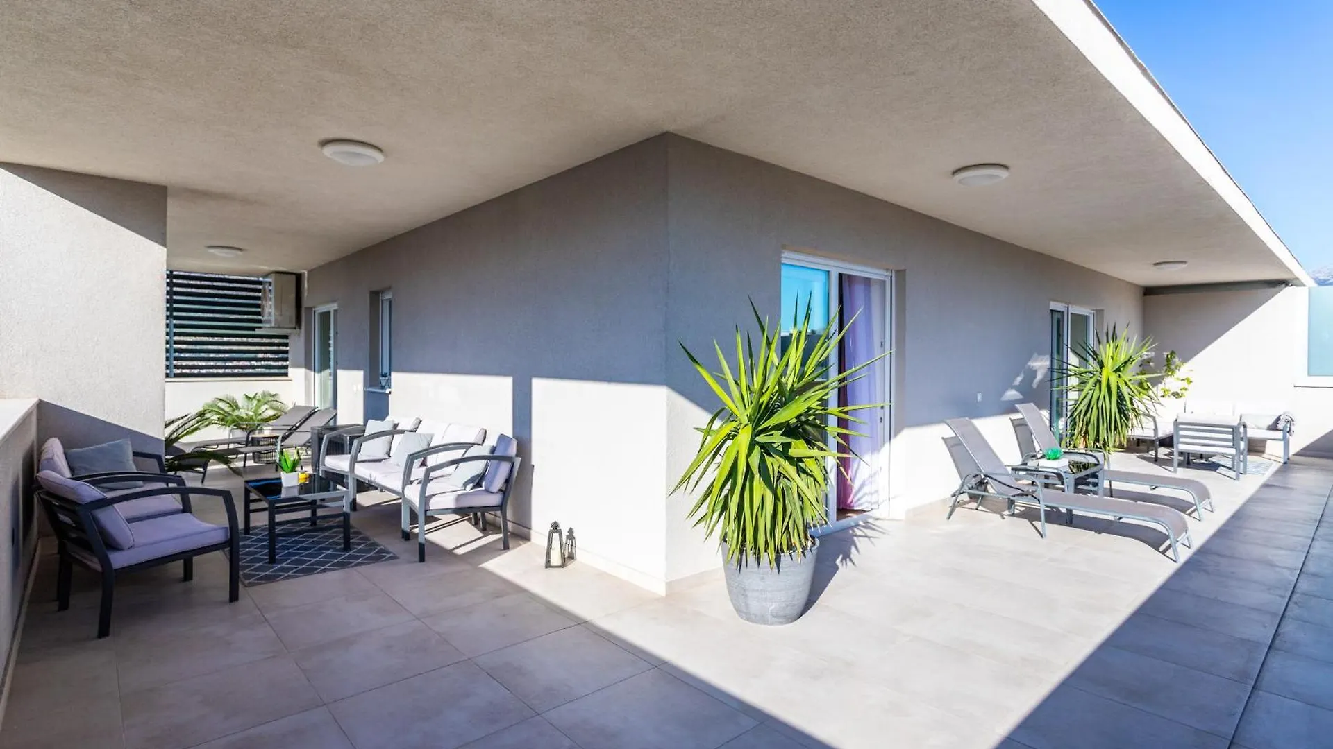 Luxury Penthouse Papic With Jacuzzi & The View Apartment Split