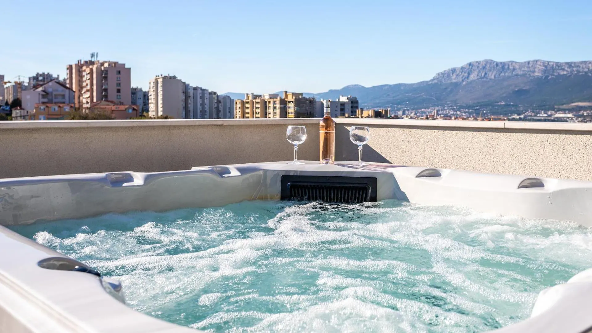 Luxury Penthouse Papic With Jacuzzi & The View Apartment Split
