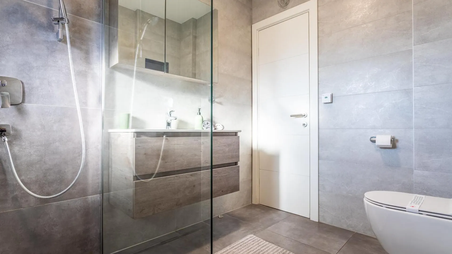 Luxury Penthouse Papic With Jacuzzi & The View Apartment Split