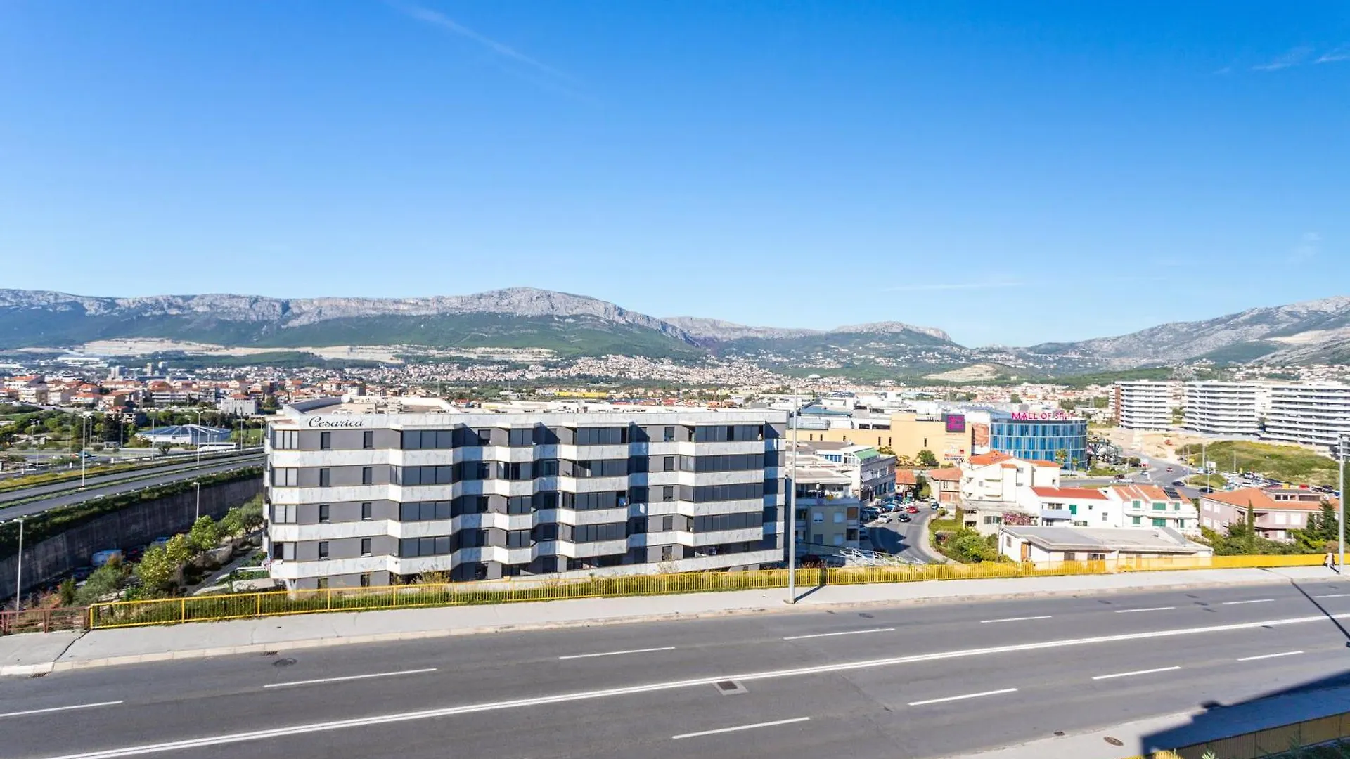Luxury Penthouse Papic With Jacuzzi & The View Apartment Split