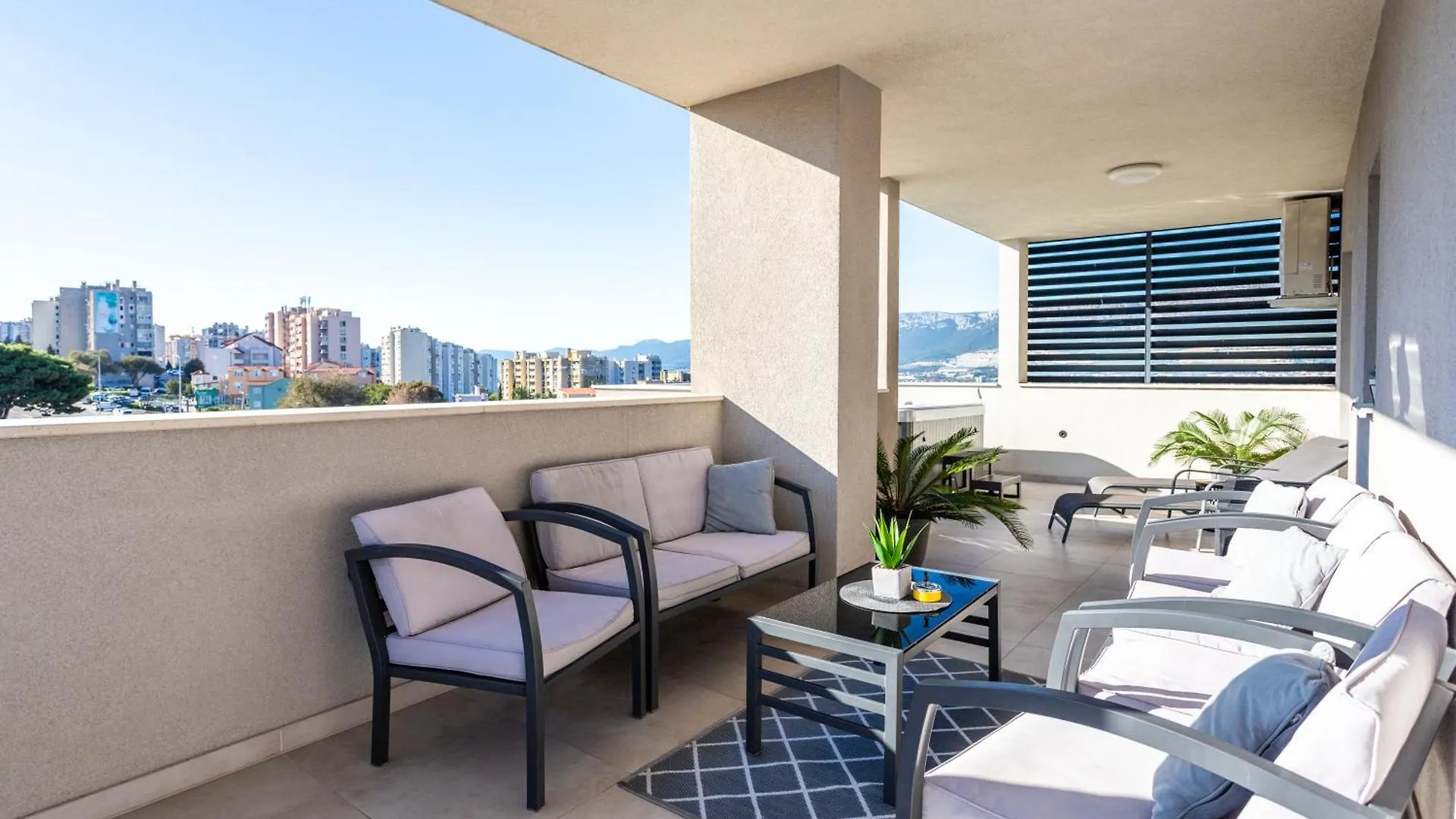 Luxury Penthouse Papic With Jacuzzi & The View Apartment Split