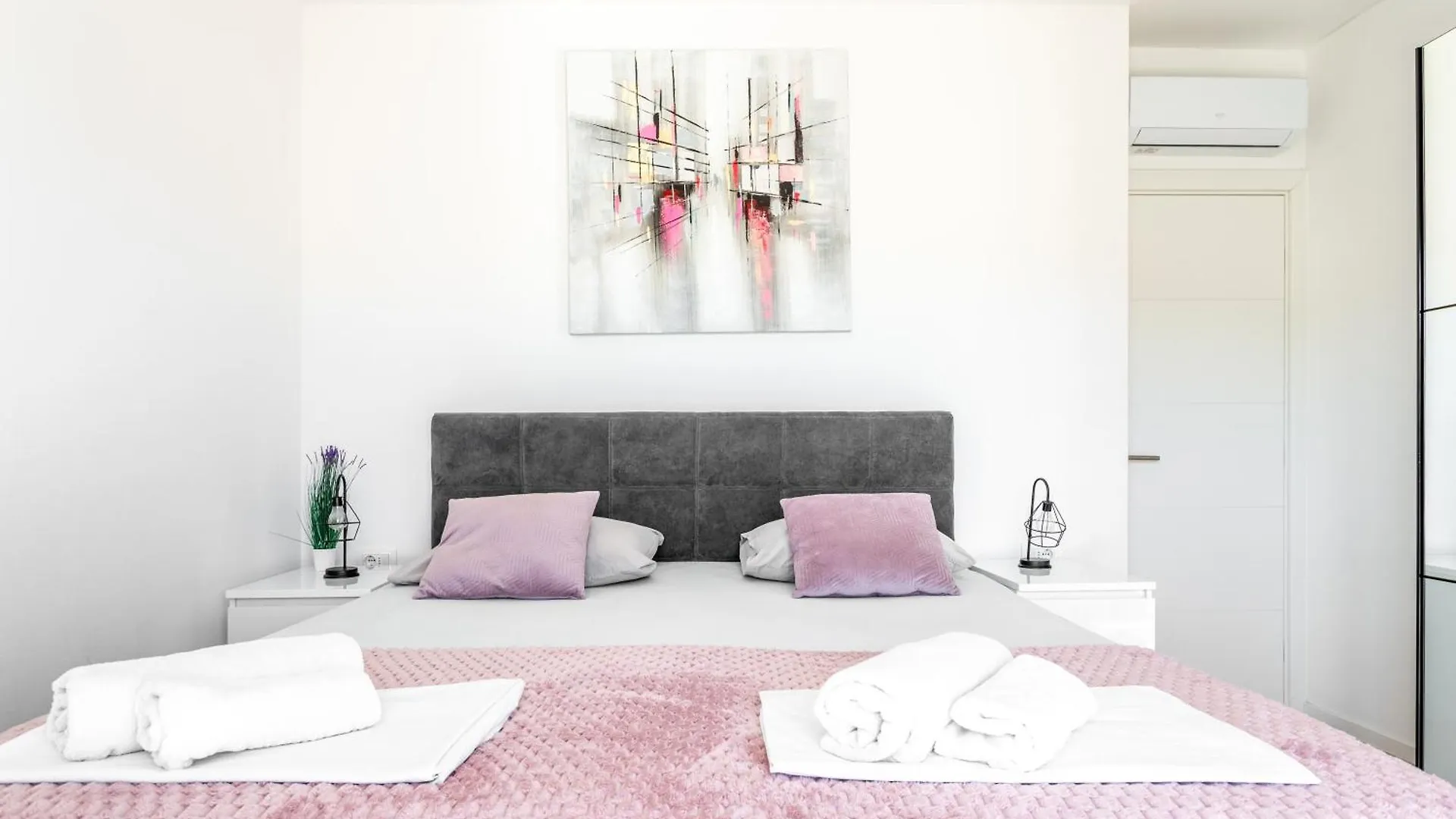 Luxury Penthouse Papic With Jacuzzi & The View Apartment Split
